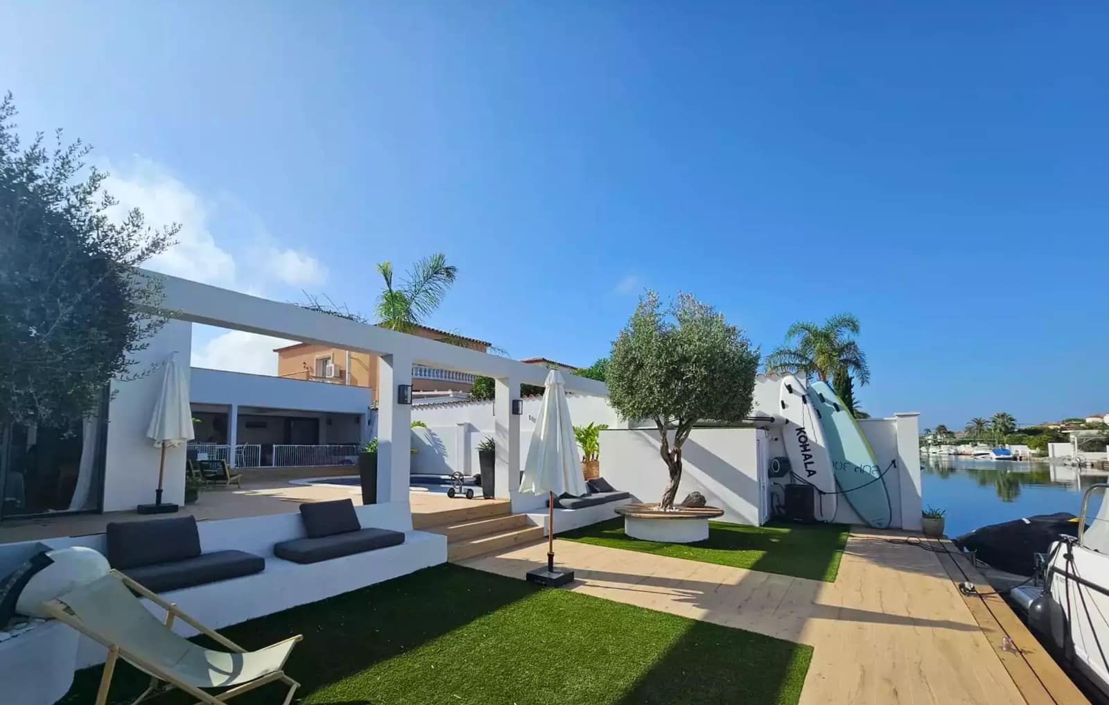 6 quarto Moradia para venda em Empuriabrava com piscina garagem - 1 399 000 € (Ref: 9859730)