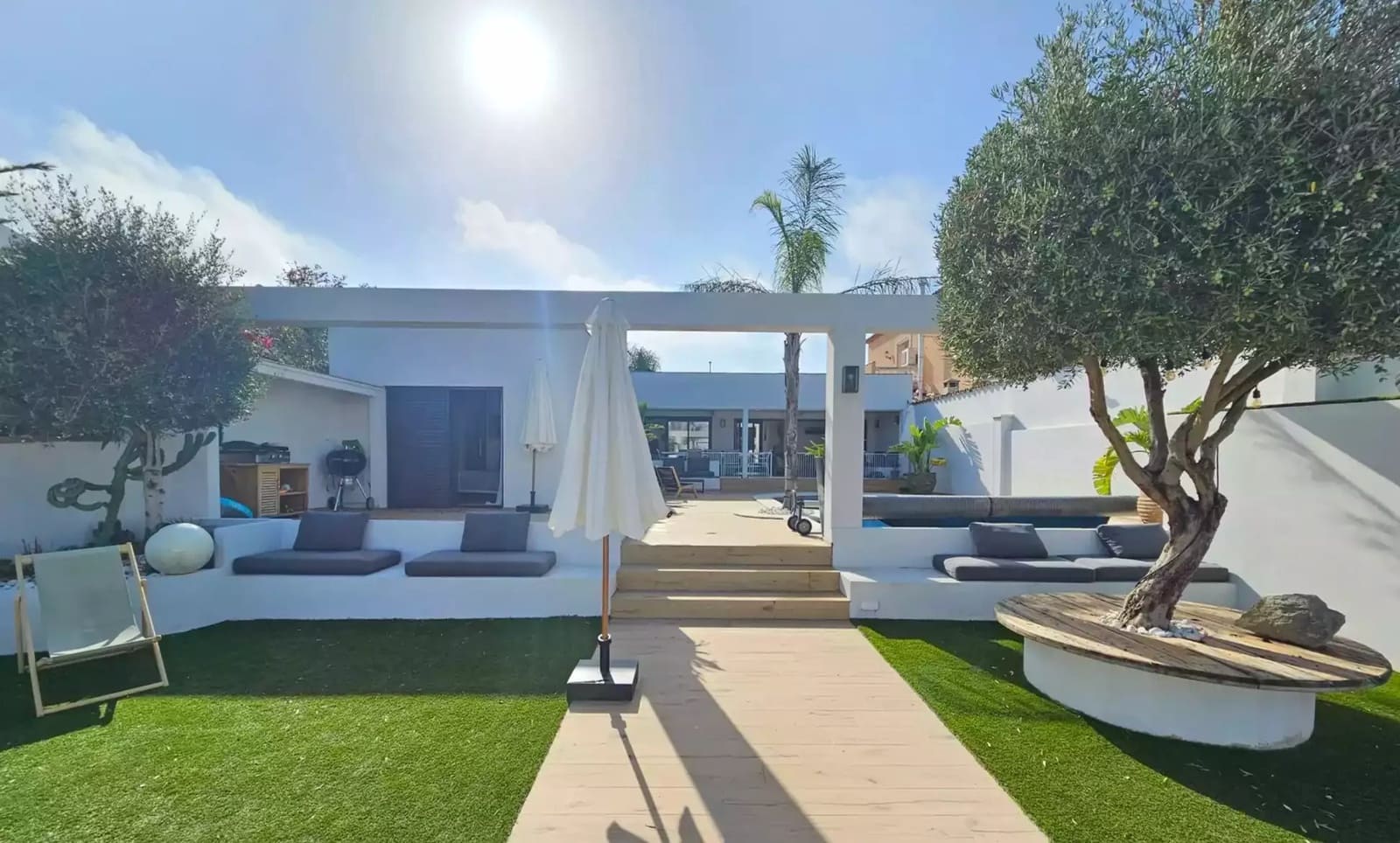 6 quarto Moradia para venda em Empuriabrava com piscina garagem - 1 399 000 € (Ref: 9859730)