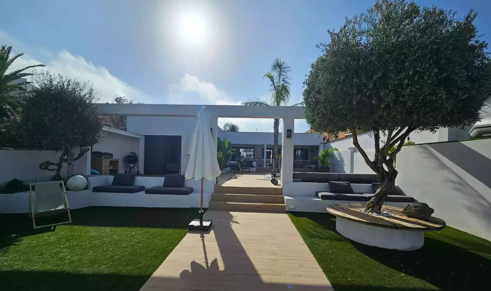 6 quarto Moradia para venda em Empuriabrava com piscina garagem - 1 399 000 € (Ref: 9859730)