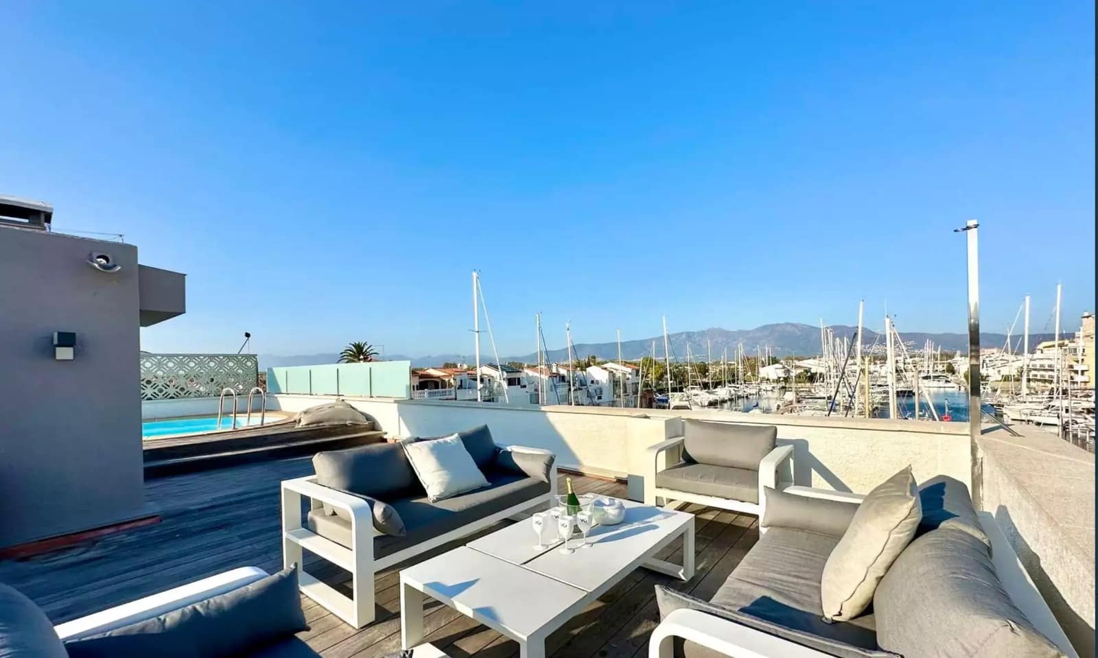 6 slaapkamer Villa te koop in Empuriabrava met zwembad garage - € 1.650.000 (Ref: 9859731)