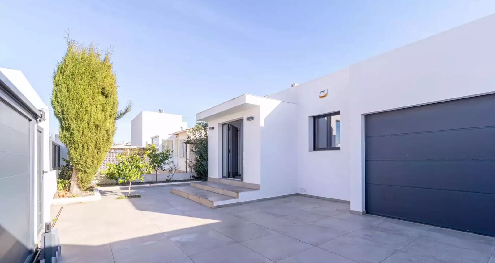 4 sypialnia Willa na sprzedaż w Empuriabrava z basenem garażem - 1 185 000 € (Ref: 9861721)