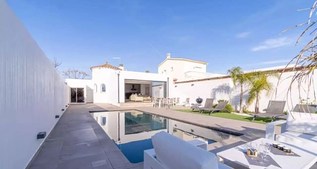 4 soveværelse Villa til salg i Empuriabrava, Castelló d'Empúries med swimmingpool garage - € 1.185.000 (Ref: 9861721)