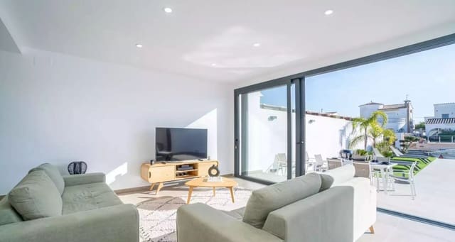 4 soveværelse Villa til salg i Empuriabrava, Castelló d'Empúries med swimmingpool garage - € 1.185.000 (Ref: 9861721)