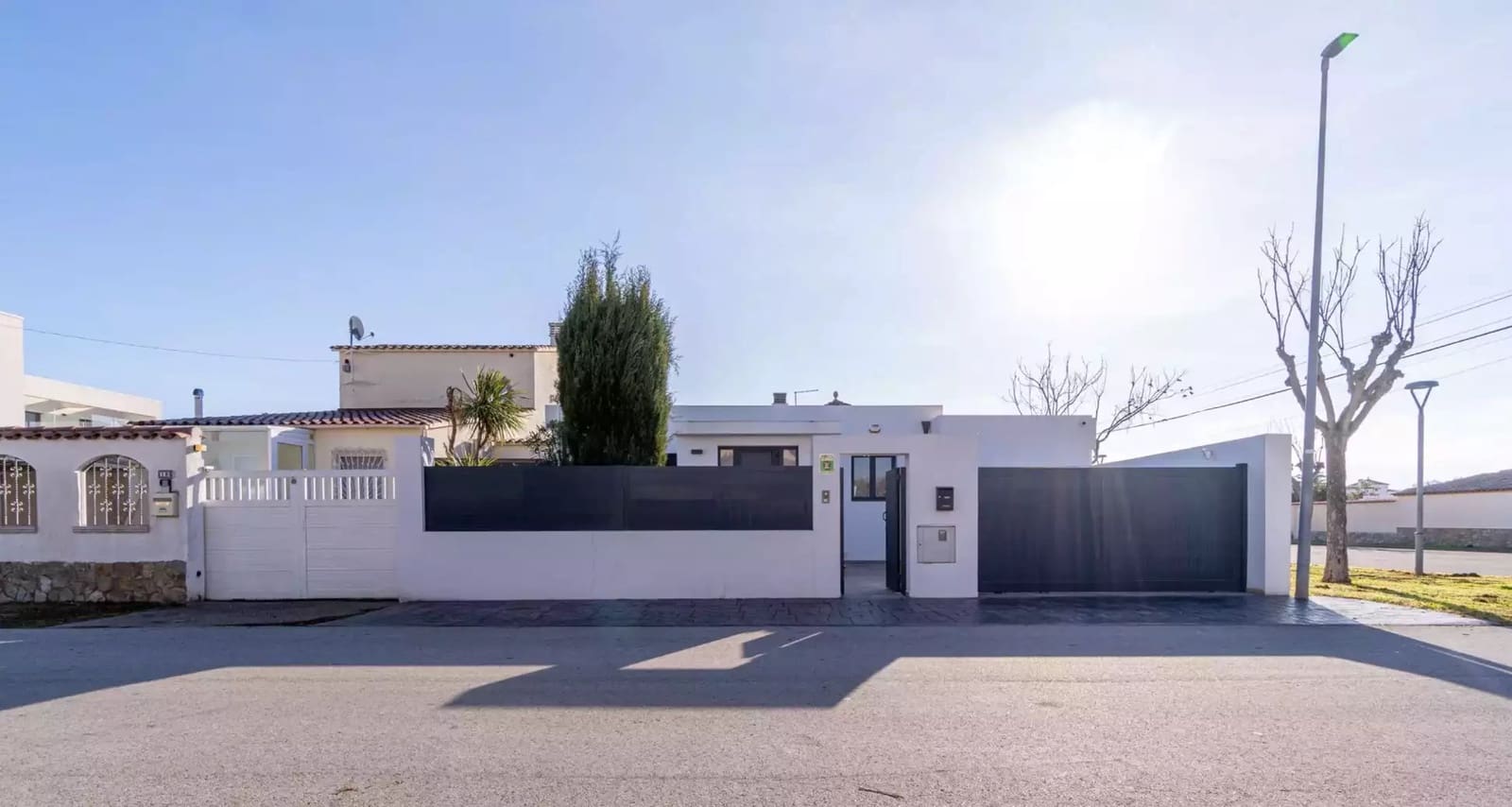 4 sypialnia Willa na sprzedaż w Empuriabrava z basenem garażem - 1 185 000 € (Ref: 9861721)