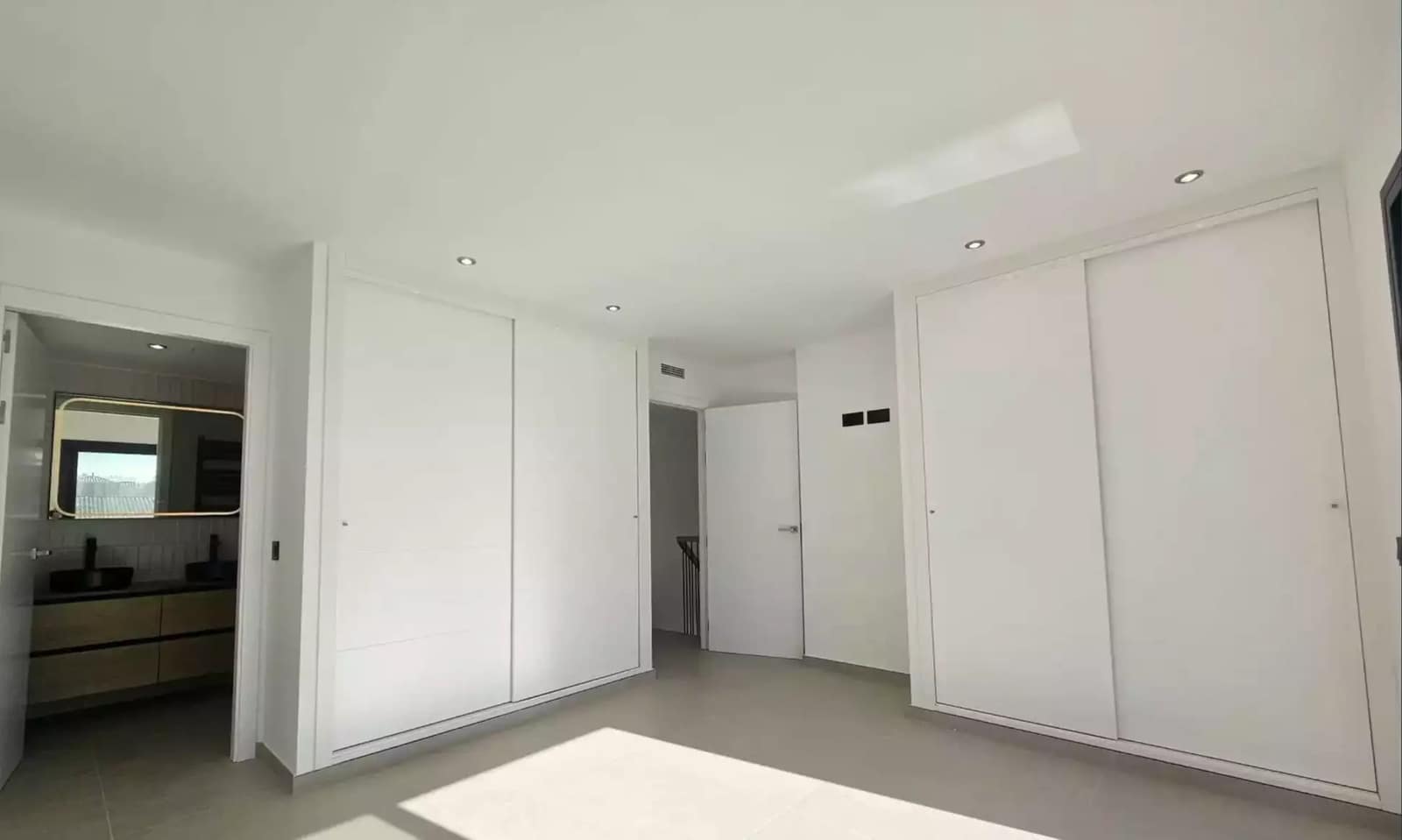 3 soveværelse Villa til salg i Empuriabrava med swimmingpool garage - € 1.199.000 (Ref: 9861722)