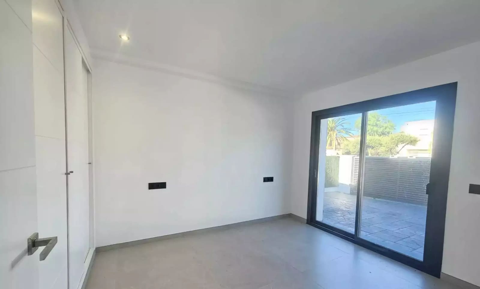 3 soveværelse Villa til salg i Empuriabrava med swimmingpool garage - € 1.199.000 (Ref: 9861722)