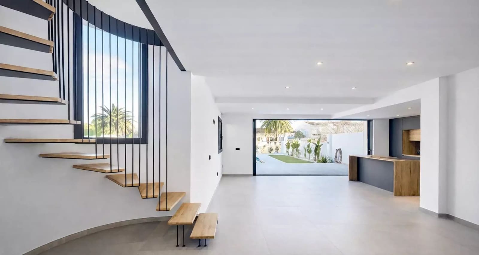 3 soveværelse Villa til salg i Empuriabrava med swimmingpool garage - € 1.199.000 (Ref: 9861722)
