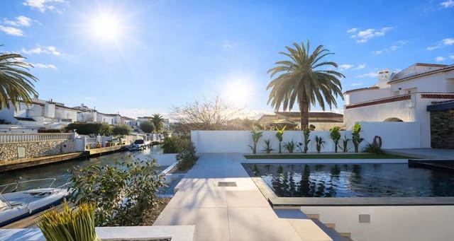 3 soveværelse Villa til salg i Empuriabrava, Castelló d'Empúries med swimmingpool garage - € 1.199.000 (Ref: 9861722)
