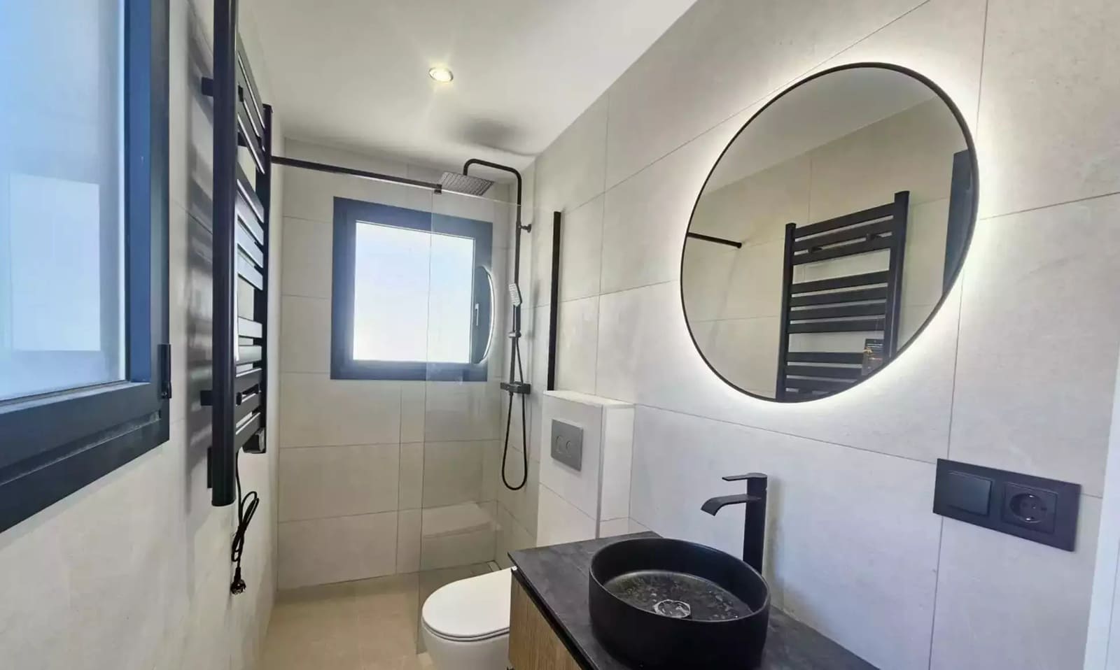 3 soveværelse Villa til salg i Empuriabrava med swimmingpool garage - € 1.199.000 (Ref: 9861722)