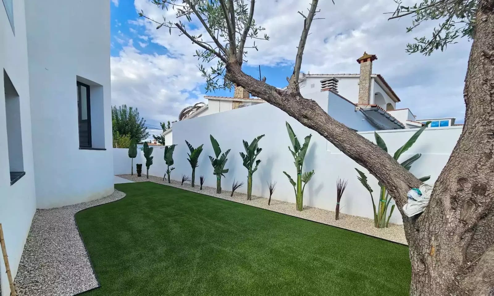3 soveværelse Villa til salg i Empuriabrava med swimmingpool garage - € 1.199.000 (Ref: 9861722)