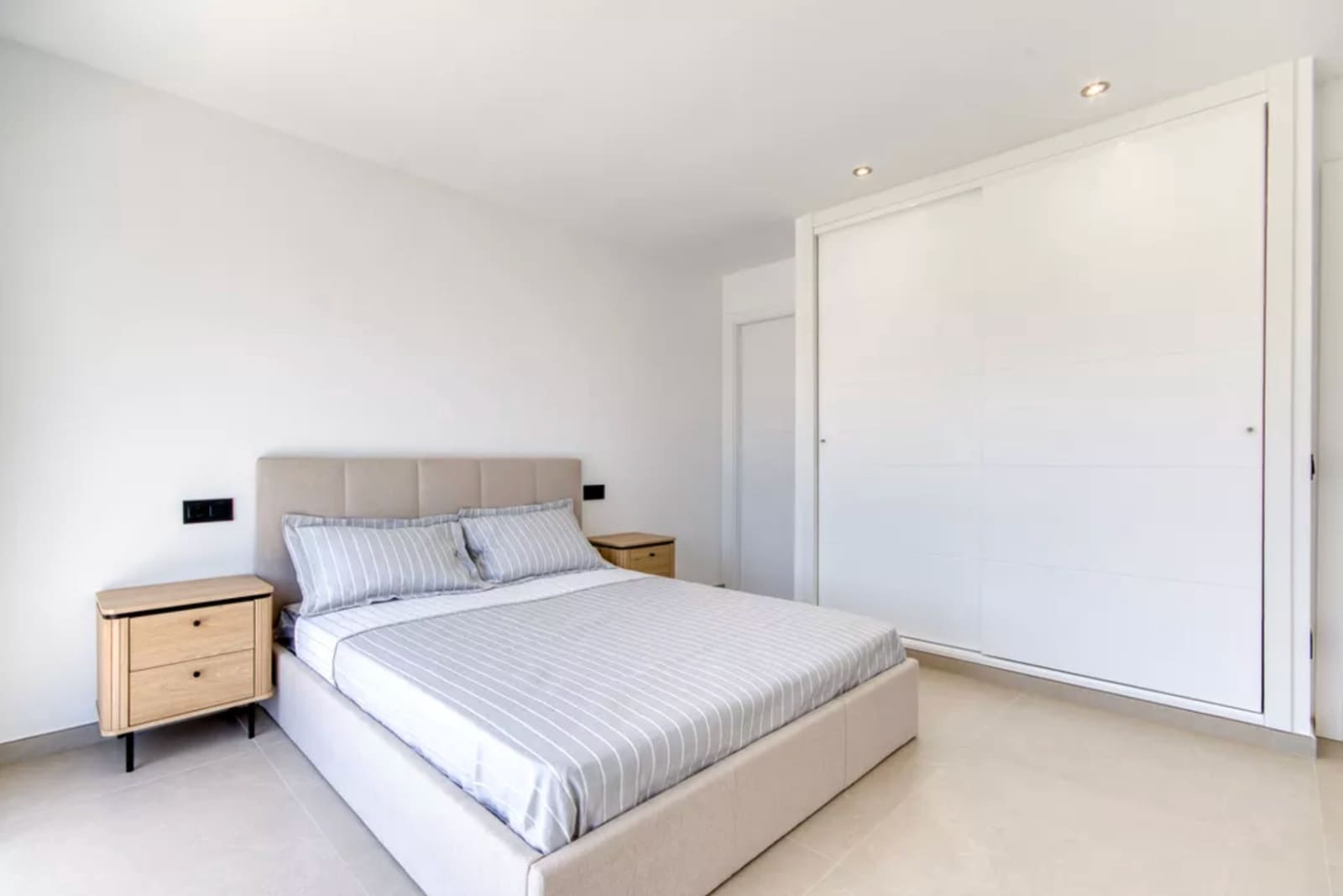 3 soveværelse Villa til salg i Empuriabrava med swimmingpool garage - € 1.199.000 (Ref: 9861722)