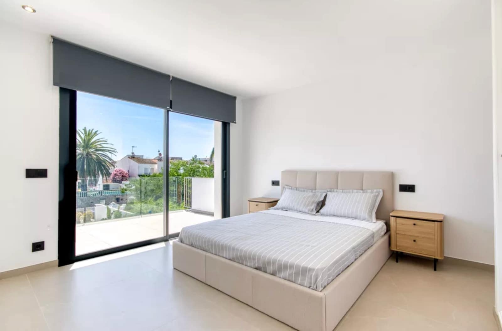3 soveværelse Villa til salg i Empuriabrava med swimmingpool garage - € 1.199.000 (Ref: 9861722)