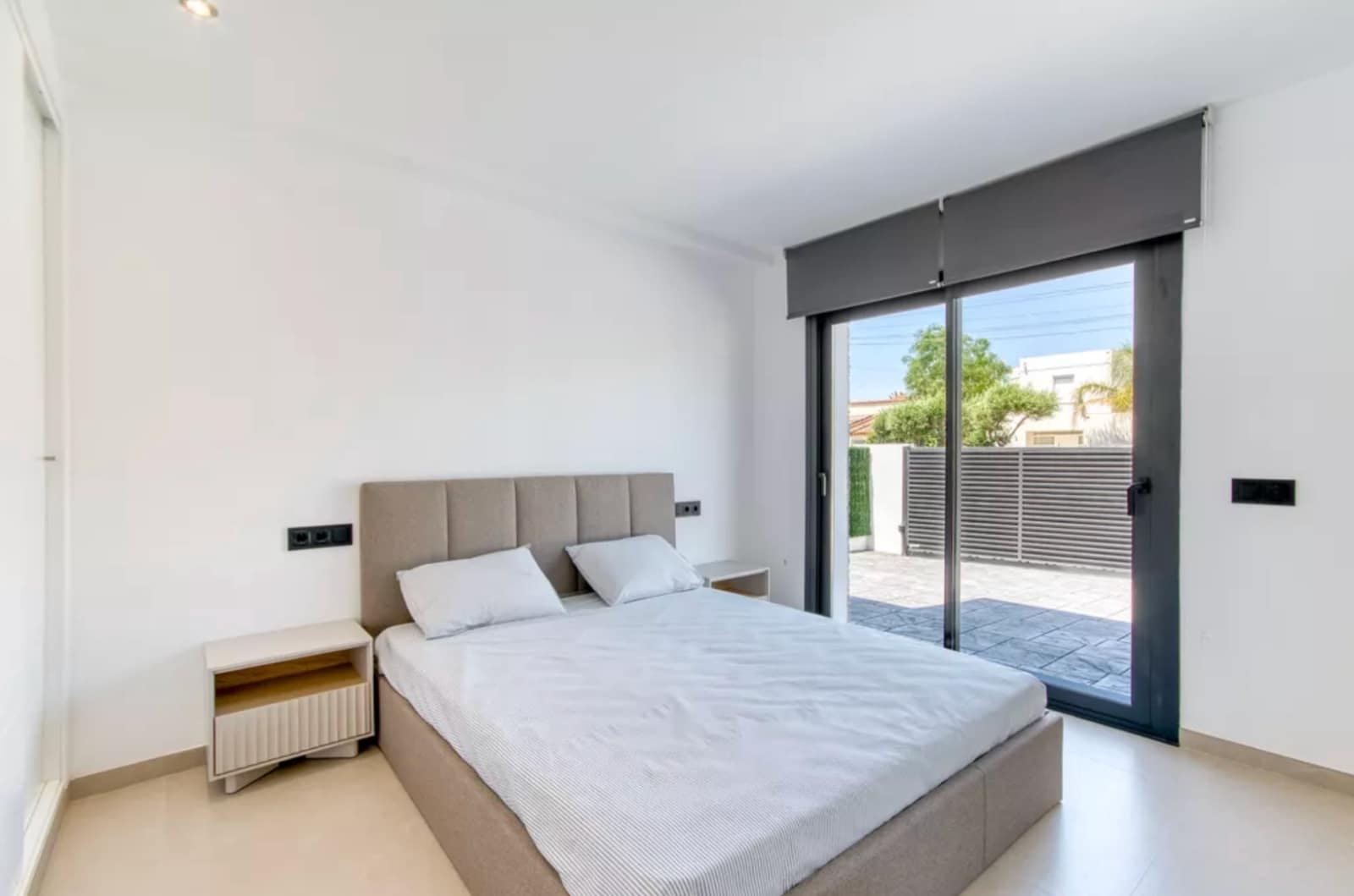 3 soveværelse Villa til salg i Empuriabrava med swimmingpool garage - € 1.199.000 (Ref: 9861722)
