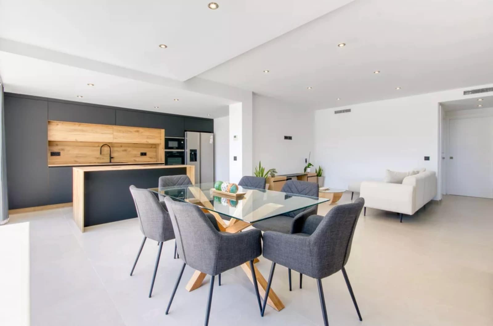 3 soveværelse Villa til salg i Empuriabrava med swimmingpool garage - € 1.199.000 (Ref: 9861722)