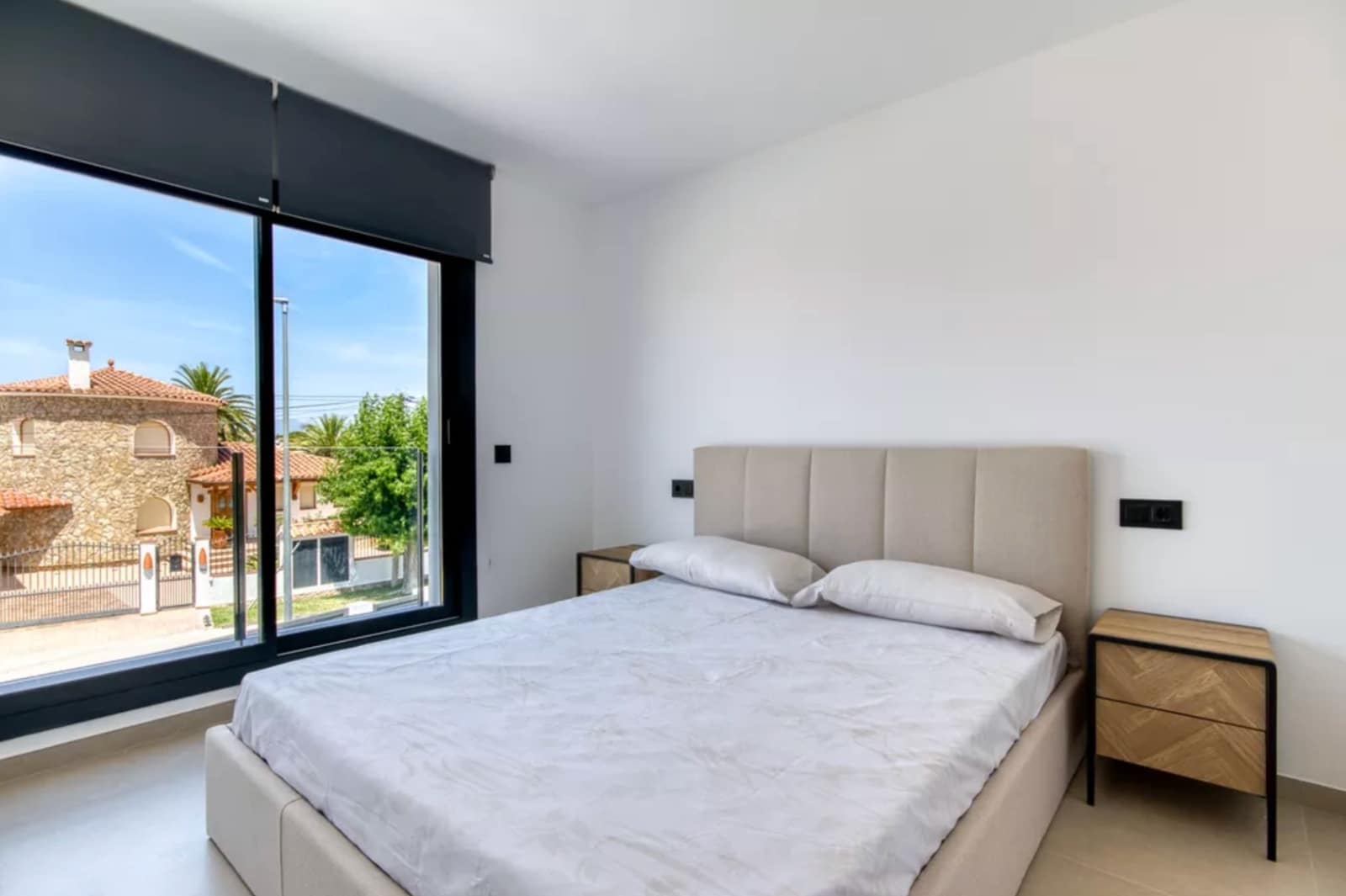 3 soveværelse Villa til salg i Empuriabrava med swimmingpool garage - € 1.199.000 (Ref: 9861722)