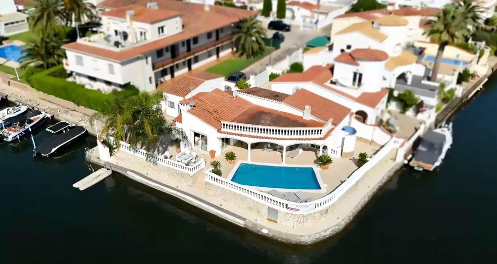 3 sypialnia Apartament na sprzedaż w Empuriabrava z basenem garażem - 1 250 000 € (Ref: 9861723)