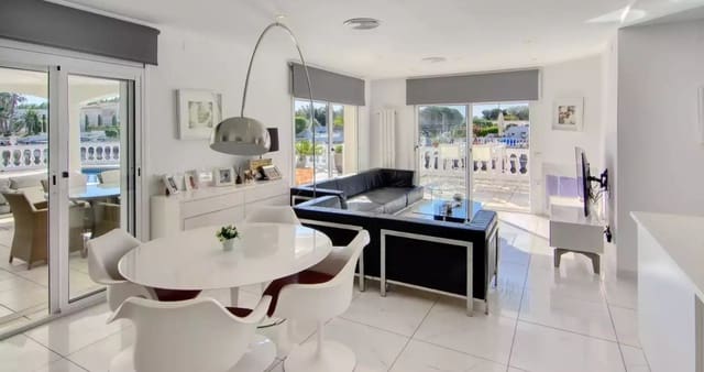 3 sypialnia Apartament na sprzedaż w Empuriabrava, Castelló d'Empúries z basenem garażem - 1 250 000 € (Ref: 9861723)