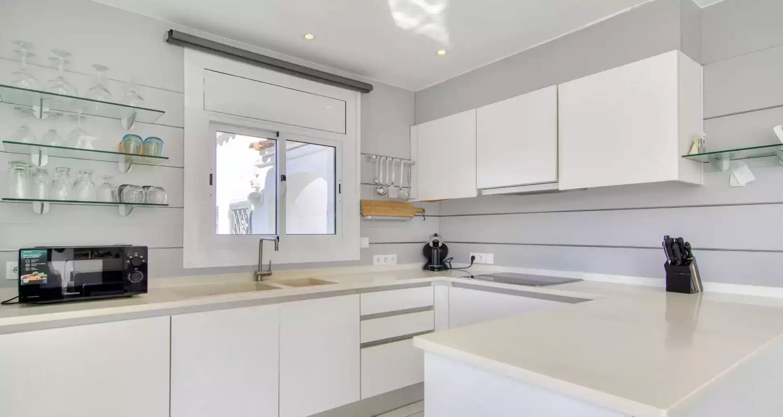 3 sypialnia Apartament na sprzedaż w Empuriabrava z basenem garażem - 1 250 000 € (Ref: 9861723)