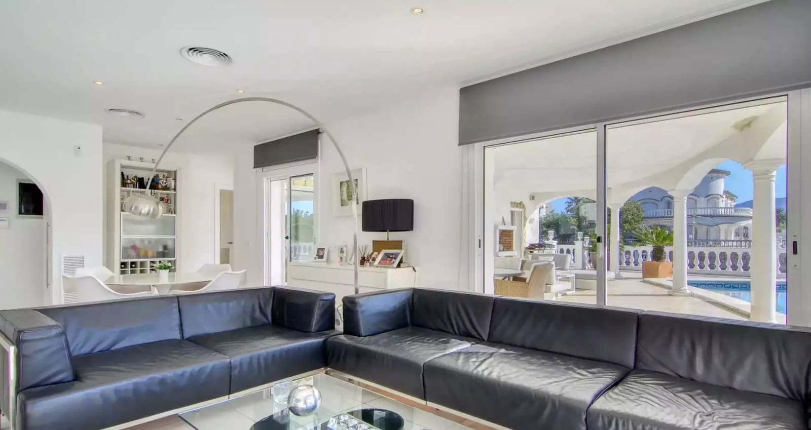 3 sypialnia Apartament na sprzedaż w Empuriabrava z basenem garażem - 1 250 000 € (Ref: 9861723)