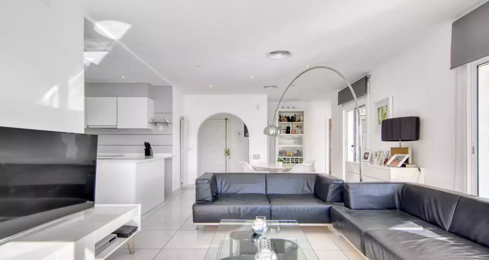 3 sypialnia Apartament na sprzedaż w Empuriabrava z basenem garażem - 1 250 000 € (Ref: 9861723)