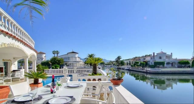 3 sypialnia Apartament na sprzedaż w Empuriabrava, Castelló d'Empúries z basenem garażem - 1 250 000 € (Ref: 9861723)