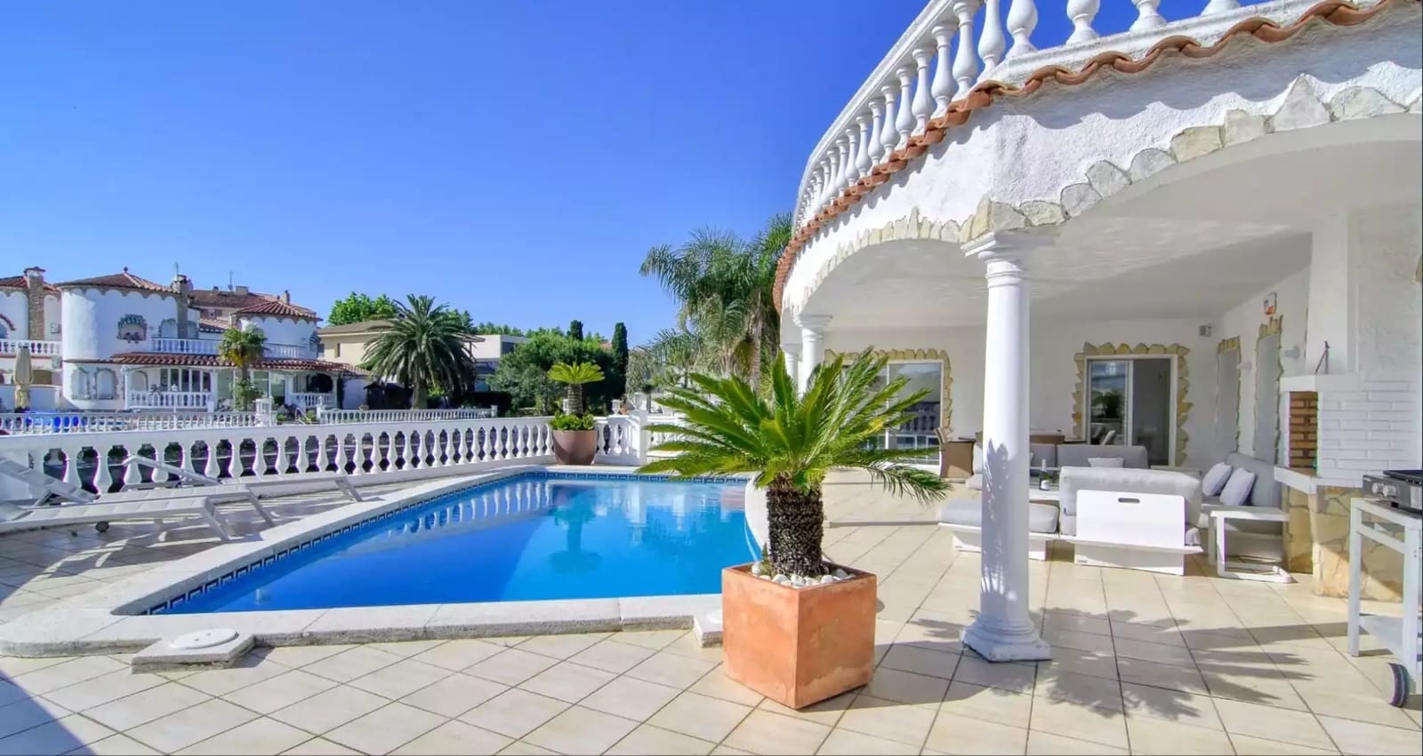 3 sypialnia Apartament na sprzedaż w Empuriabrava z basenem garażem - 1 250 000 € (Ref: 9861723)
