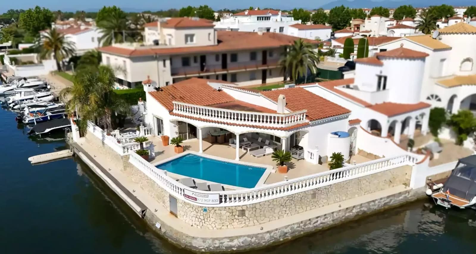 3 sypialnia Apartament na sprzedaż w Empuriabrava z basenem garażem - 1 250 000 € (Ref: 9861723)