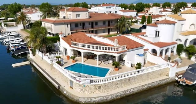 3 sypialnia Apartament na sprzedaż w Empuriabrava, Castelló d'Empúries z basenem garażem - 1 250 000 € (Ref: 9861723)