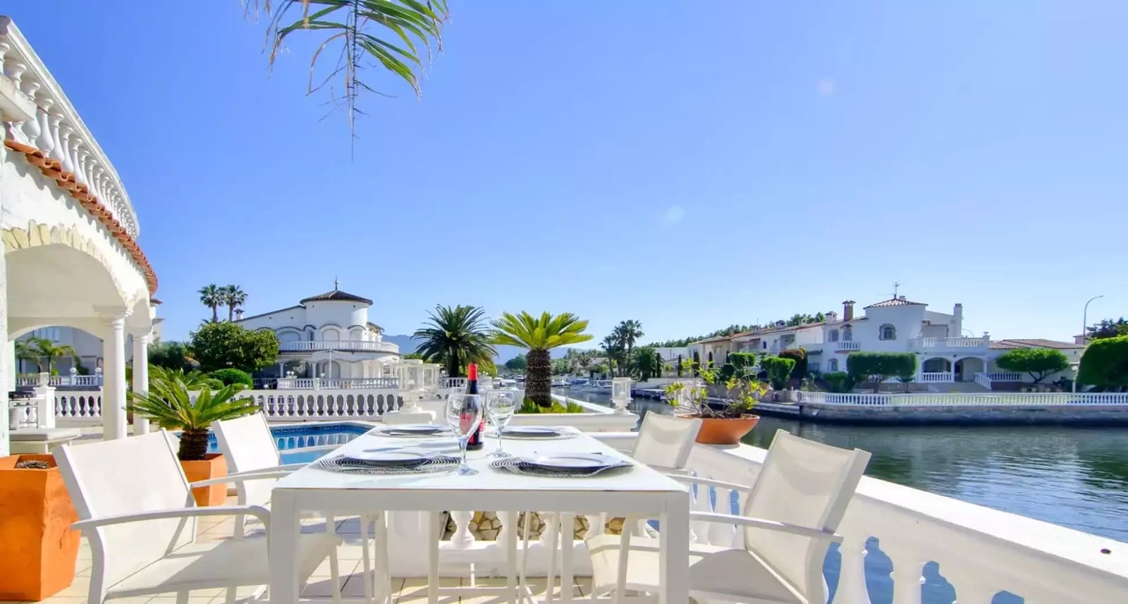 3 sypialnia Apartament na sprzedaż w Empuriabrava z basenem garażem - 1 250 000 € (Ref: 9861723)
