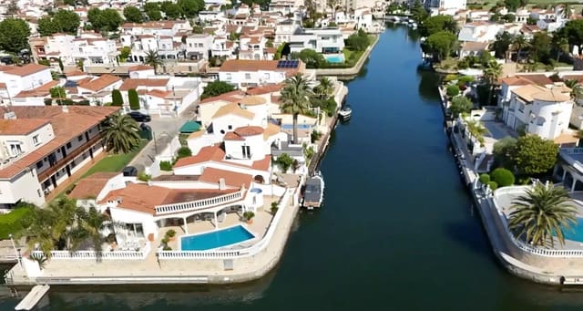 3 sypialnia Apartament na sprzedaż w Empuriabrava, Castelló d'Empúries z basenem garażem - 1 250 000 € (Ref: 9861723)