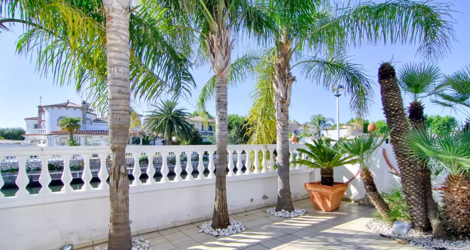 3 sypialnia Apartament na sprzedaż w Empuriabrava z basenem garażem - 1 250 000 € (Ref: 9861723)