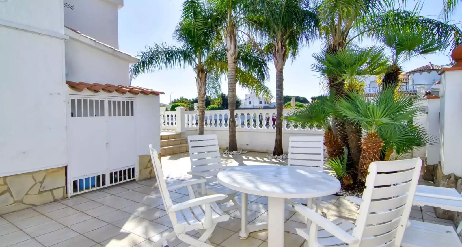 3 sypialnia Apartament na sprzedaż w Empuriabrava z basenem garażem - 1 250 000 € (Ref: 9861723)