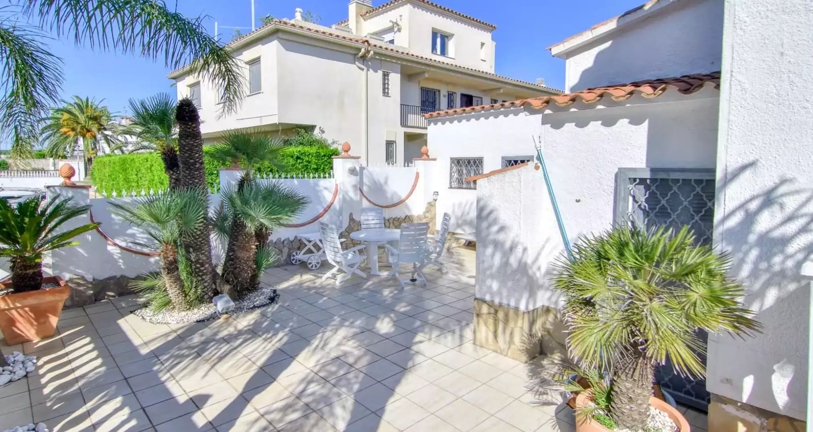 3 sypialnia Apartament na sprzedaż w Empuriabrava z basenem garażem - 1 250 000 € (Ref: 9861723)