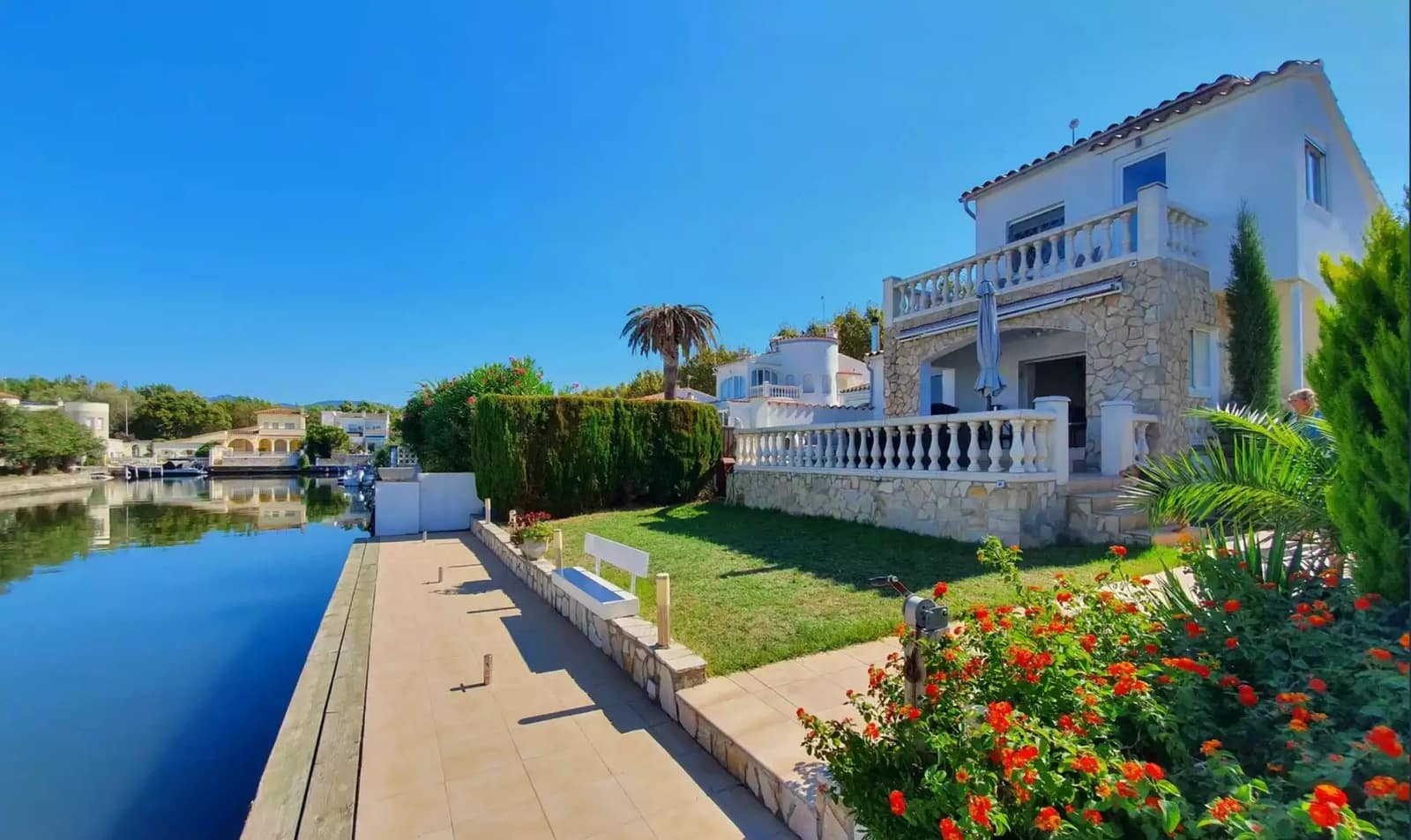 3 soveværelse Villa til salg i Empuriabrava med swimmingpool garage - € 925.000 (Ref: 9865019)