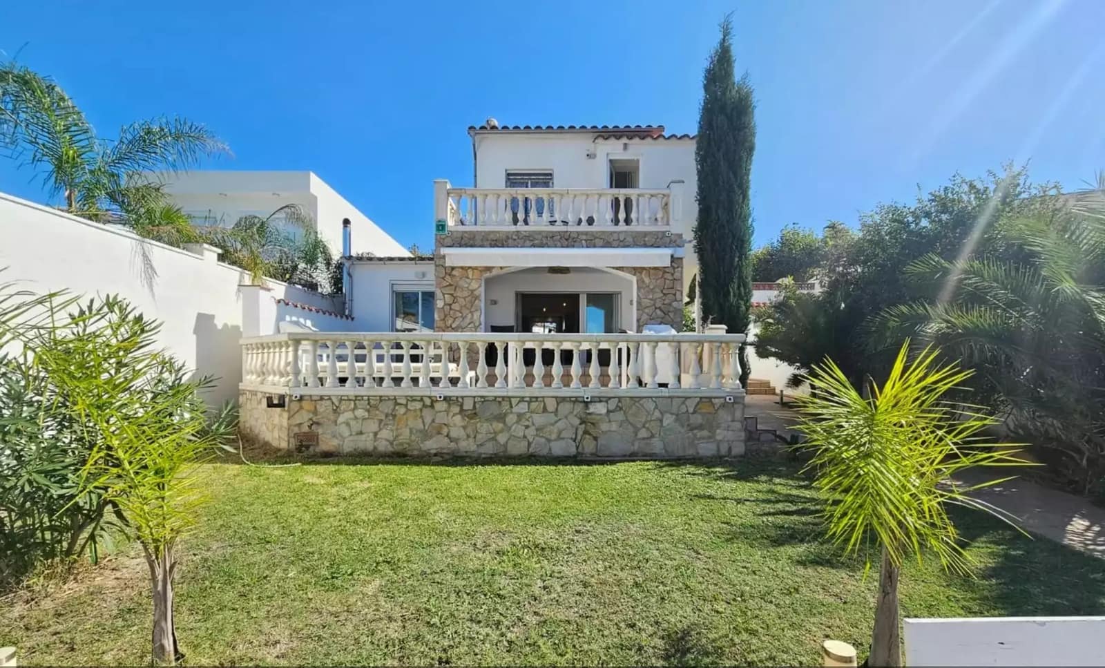 3 soveværelse Villa til salg i Empuriabrava med swimmingpool garage - € 925.000 (Ref: 9865019)