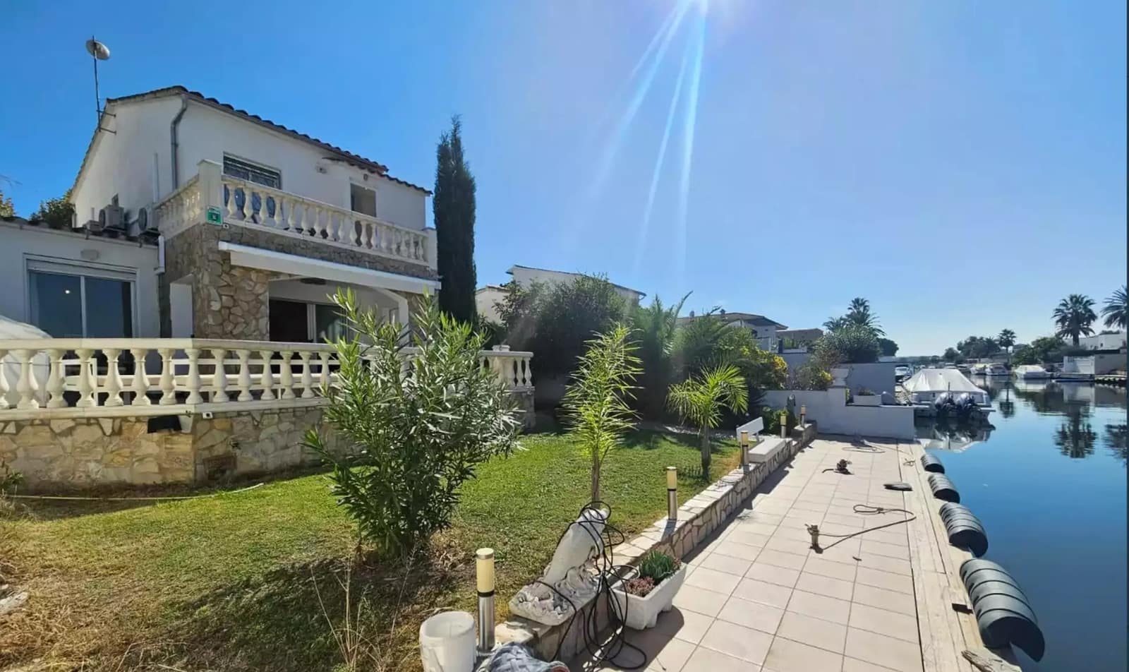 3 soveværelse Villa til salg i Empuriabrava med swimmingpool garage - € 925.000 (Ref: 9865019)