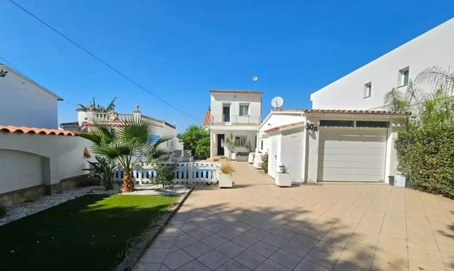 3 soveværelse Villa til salg i Empuriabrava, Castelló d'Empúries med swimmingpool garage - € 925.000 (Ref: 9865019)