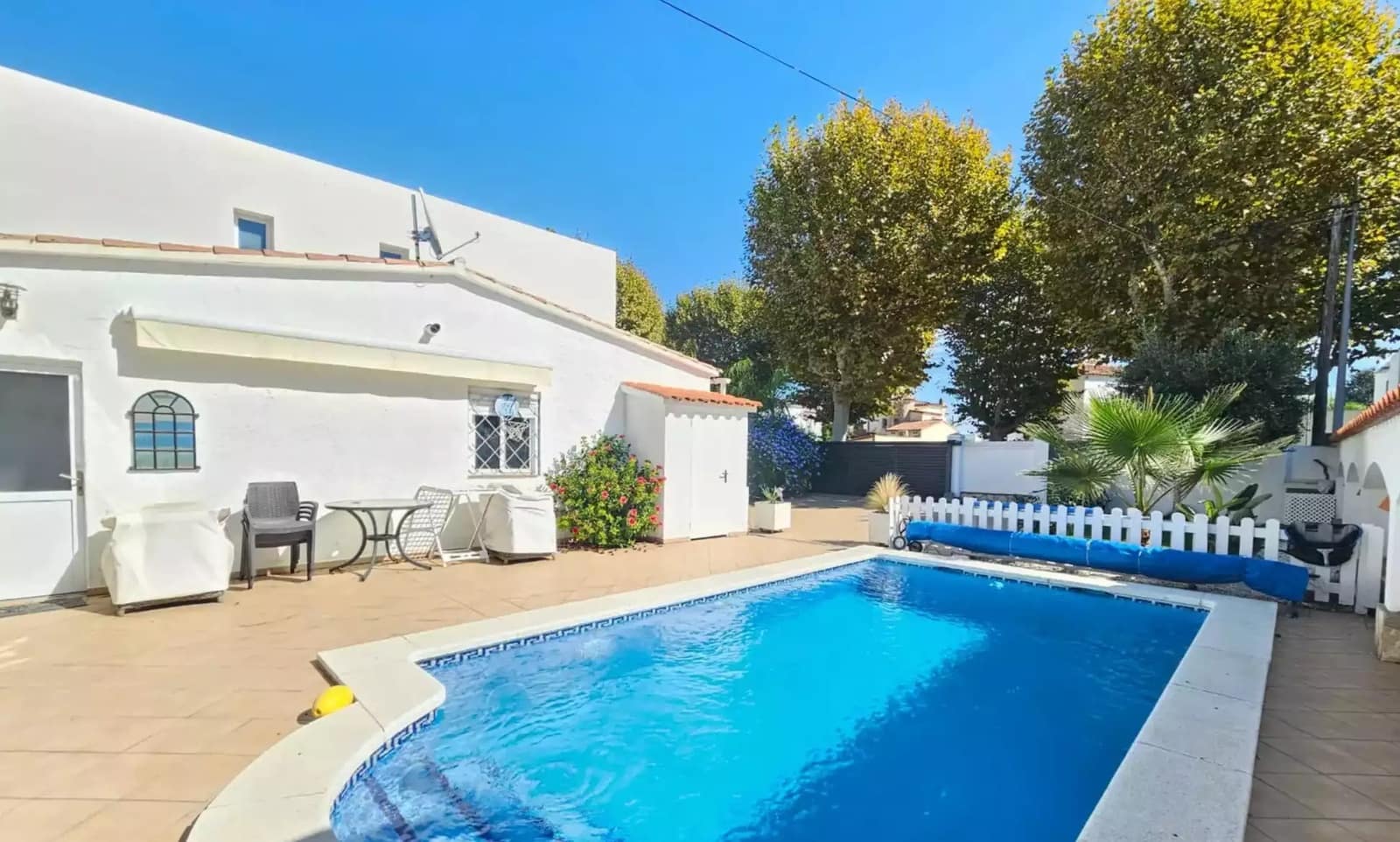 3 soveværelse Villa til salg i Empuriabrava med swimmingpool garage - € 925.000 (Ref: 9865019)
