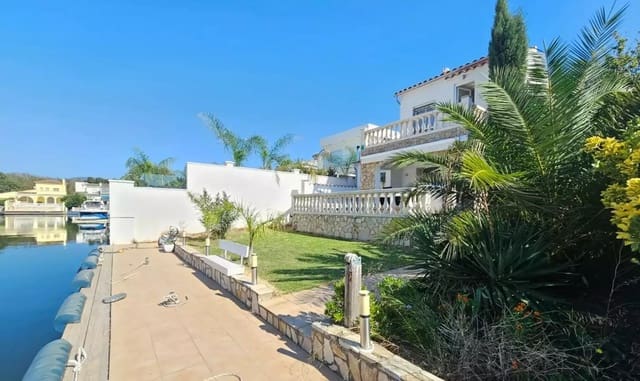 3 soveværelse Villa til salg i Empuriabrava, Castelló d'Empúries med swimmingpool garage - € 925.000 (Ref: 9865019)