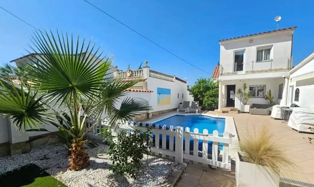 3 soveværelse Villa til salg i Empuriabrava, Castelló d'Empúries med swimmingpool garage - € 925.000 (Ref: 9865019)