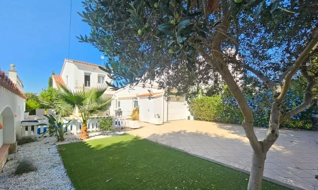 3 soveværelse Villa til salg i Empuriabrava, Castelló d'Empúries med swimmingpool garage - € 925.000 (Ref: 9865019)