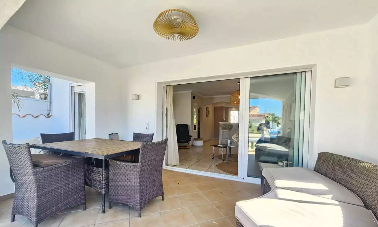3 soveværelse Villa til salg i Empuriabrava med swimmingpool garage - € 925.000 (Ref: 9865019)