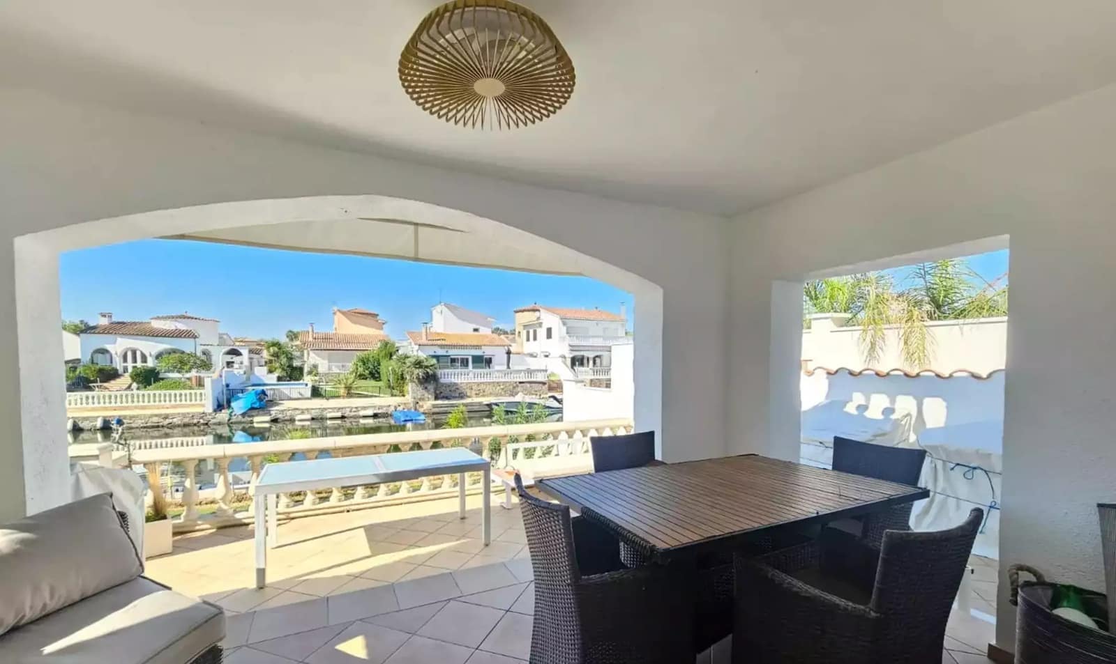 3 soveværelse Villa til salg i Empuriabrava med swimmingpool garage - € 925.000 (Ref: 9865019)