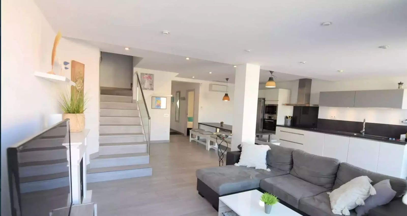 4 bedroom Villa for sale in Empuriabrava with garage - € 925,000 (Ref: 9865020)