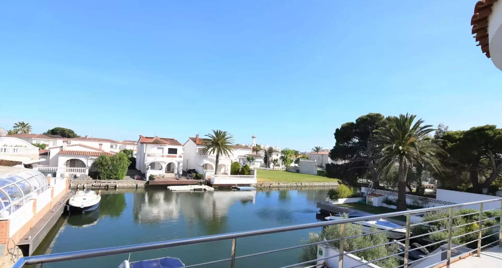 4 bedroom Villa for sale in Empuriabrava with garage - € 925,000 (Ref: 9865020)