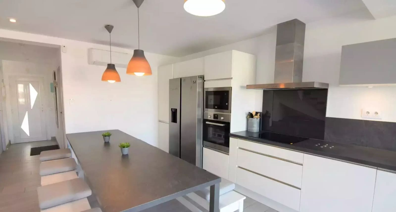4 bedroom Villa for sale in Empuriabrava with garage - € 925,000 (Ref: 9865020)
