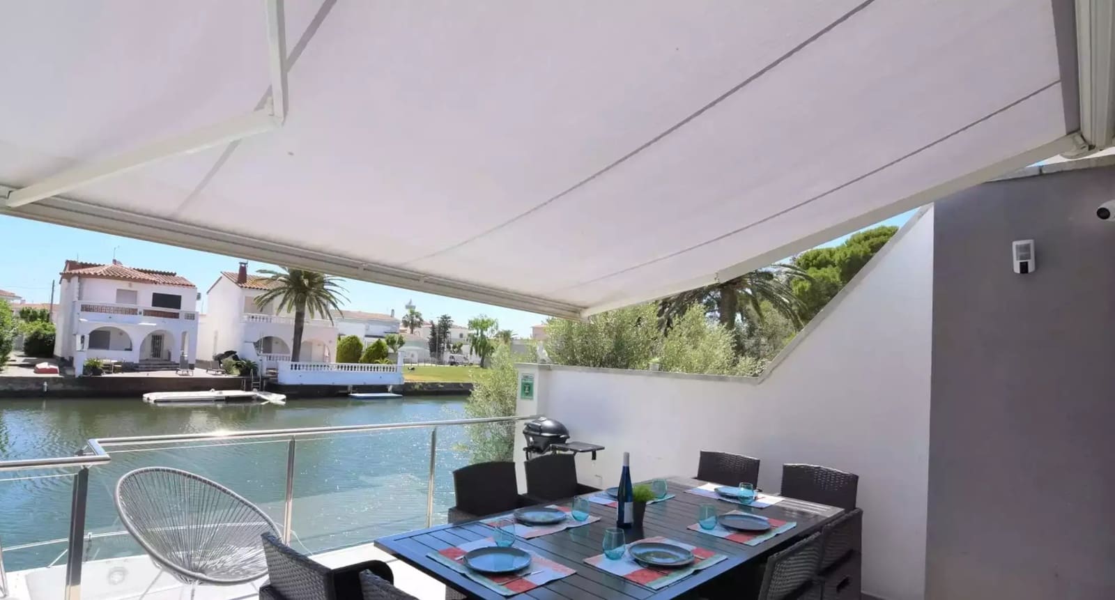 4 bedroom Villa for sale in Empuriabrava with garage - € 925,000 (Ref: 9865020)