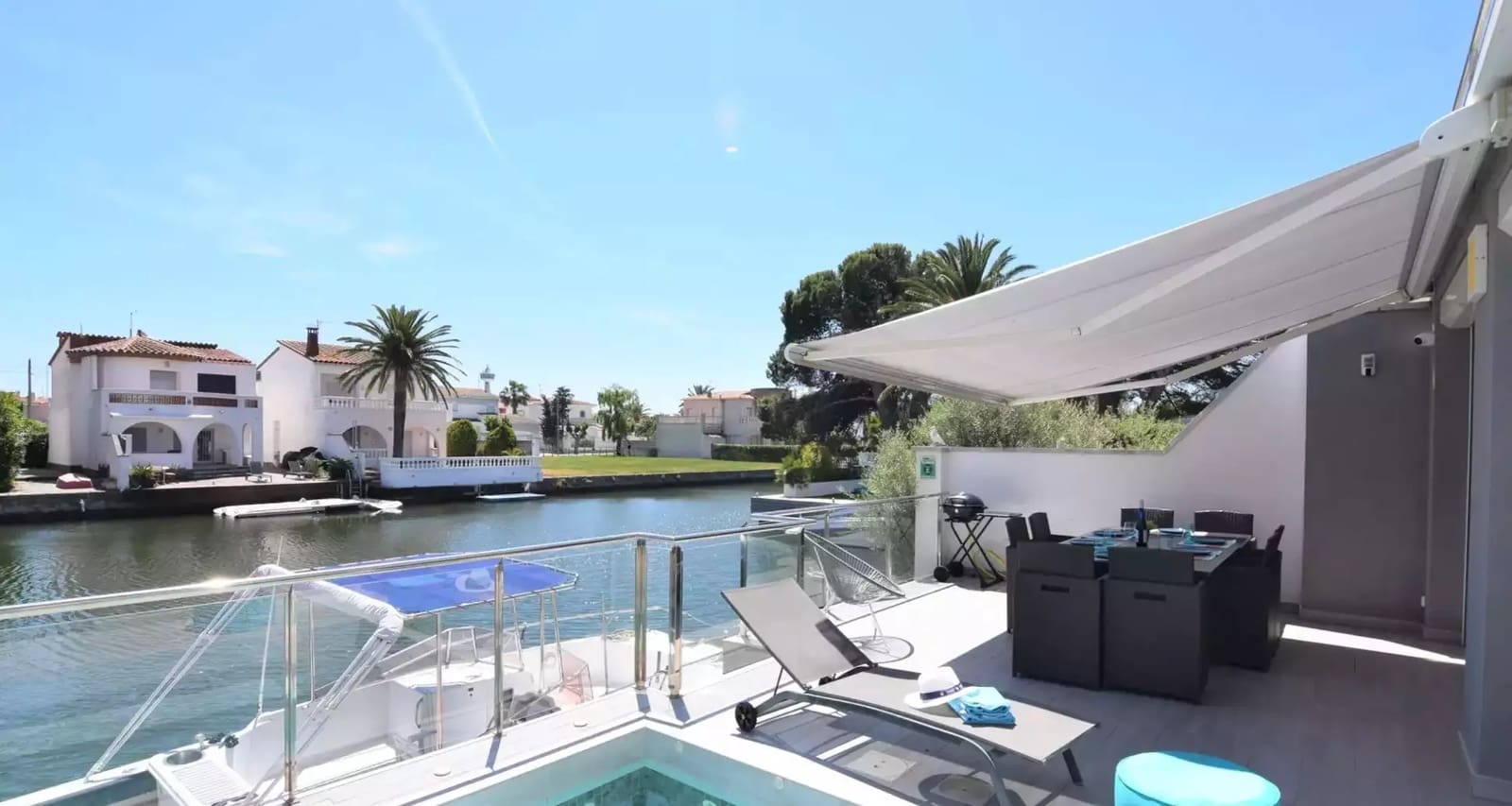 4 bedroom Villa for sale in Empuriabrava with garage - € 925,000 (Ref: 9865020)