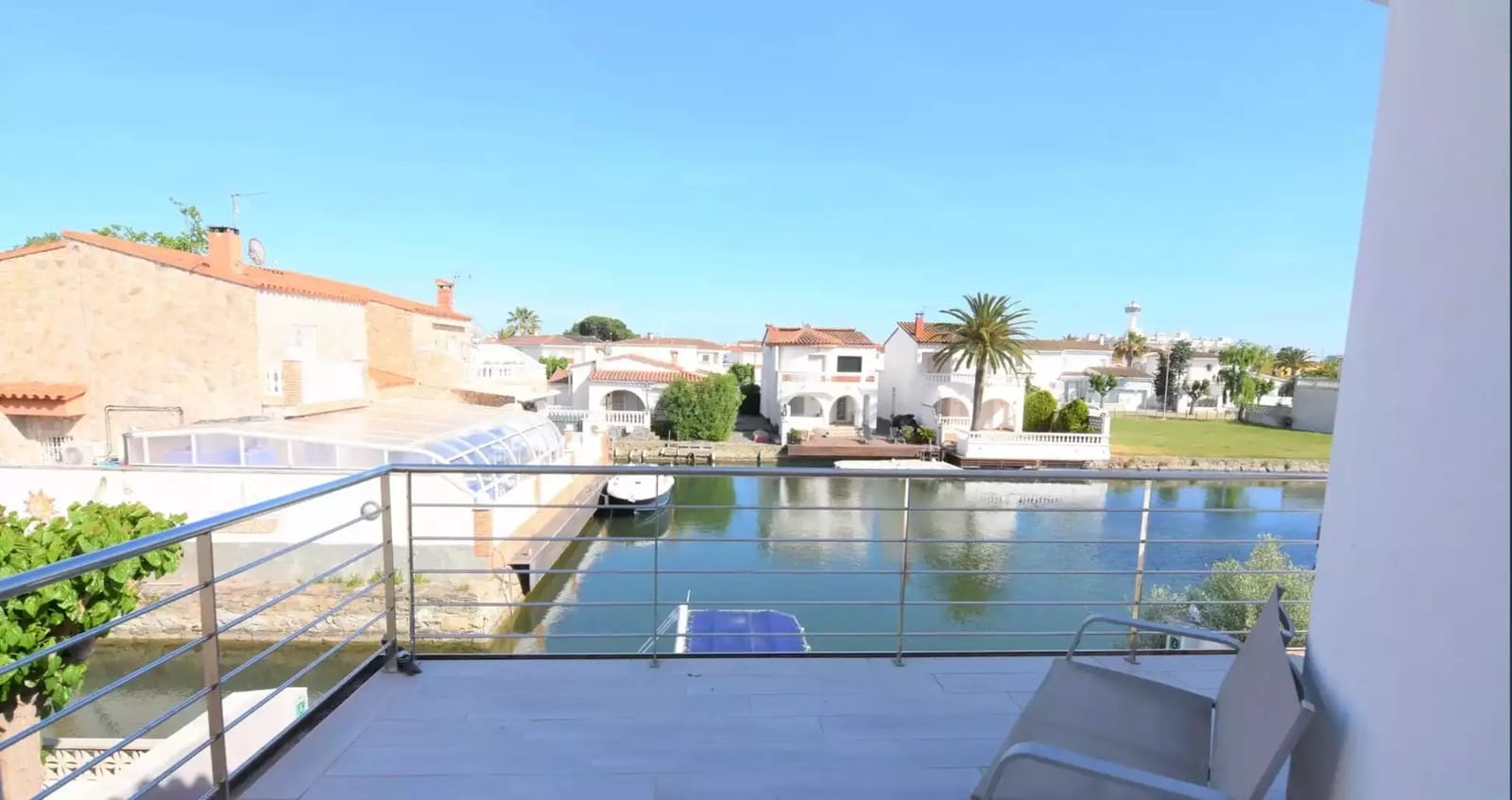 4 bedroom Villa for sale in Empuriabrava with garage - € 925,000 (Ref: 9865020)