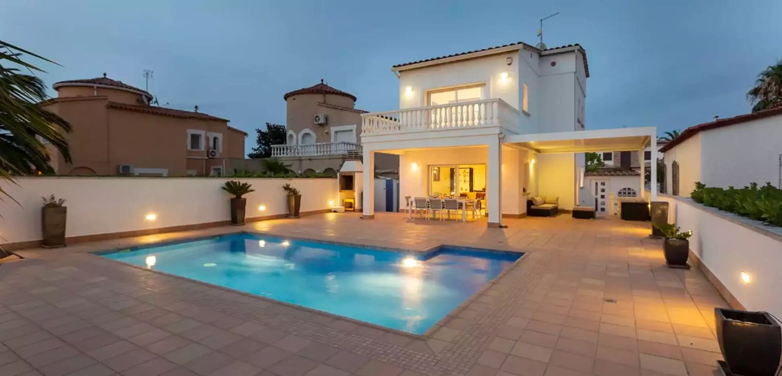 4 Zimmer Villa zu verkaufen in Empuriabrava mit Pool Garage - 1.090.000 € (Ref: 9865021)